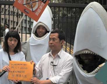 Shark finning opponents